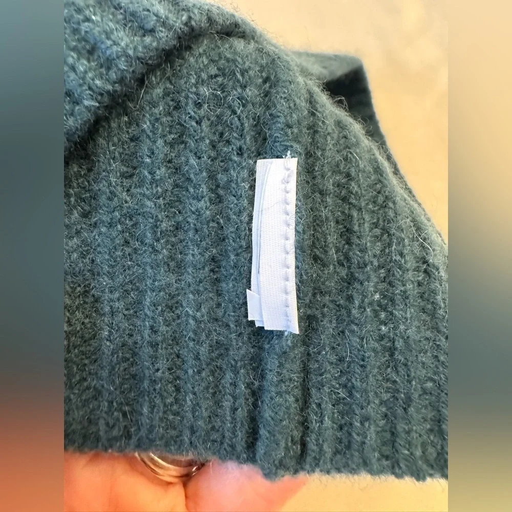 Like new! L.L. Bean Cashmere Beanie and Gloves Set